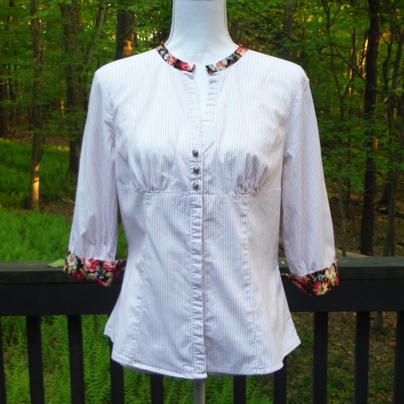 Purse Included w Shirt!  Banded Collar w Flowers - Picture 2 of 8